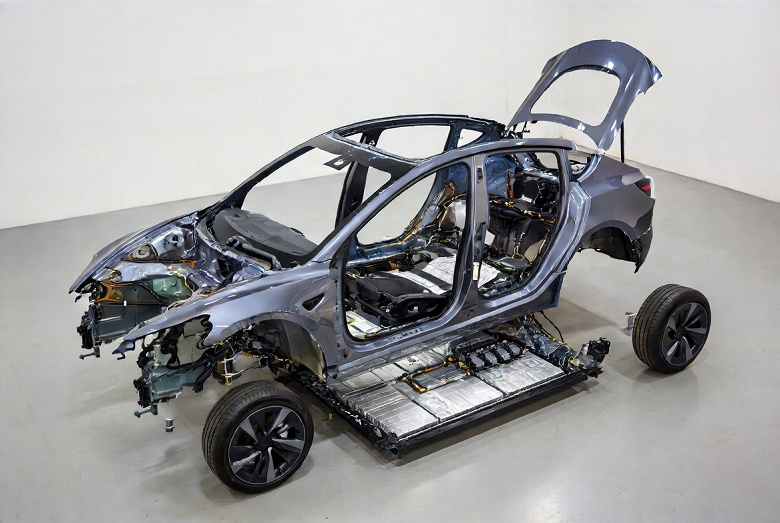 &laquo;Мы не понимали, что творится в умах инженеров Tesla. Но теперь мы понимаем&raquo;. Ford пришлось разобрать Tesla, чтобы понять разницу в подходах